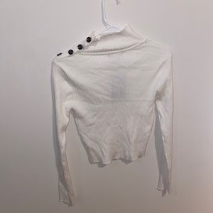White crop top sweater